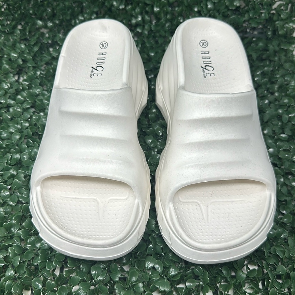 Rouge Helium wedge sandals